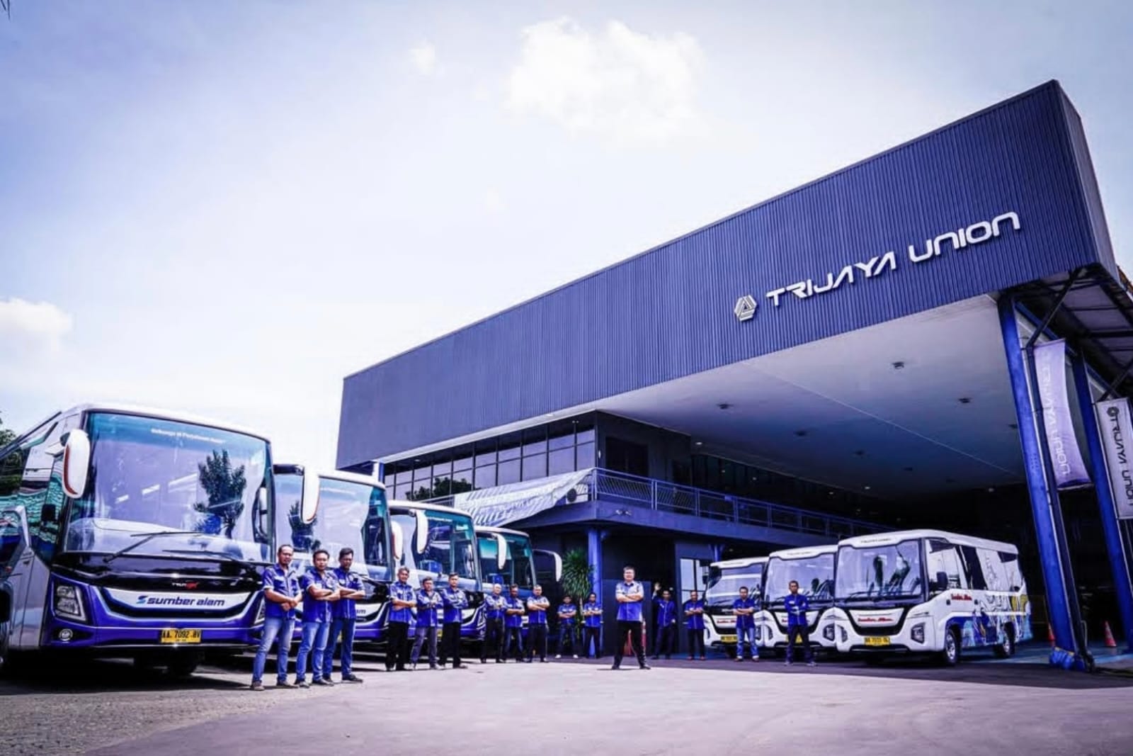 Digunakan PO Sumber Alam, Mengenal Triun DX Single Glass buatan Karoseri Trijaya Union