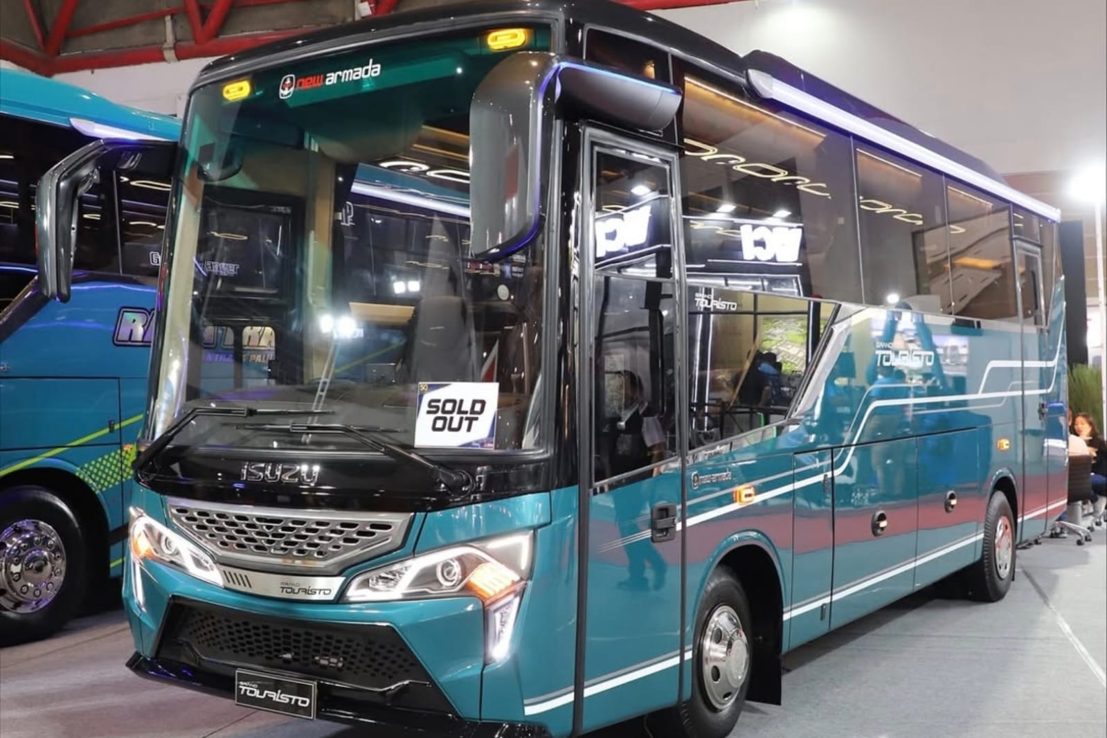Spesifikasi Grand Touristo, Bus Medium Kekinian dengan Tampilan Sporty Modern