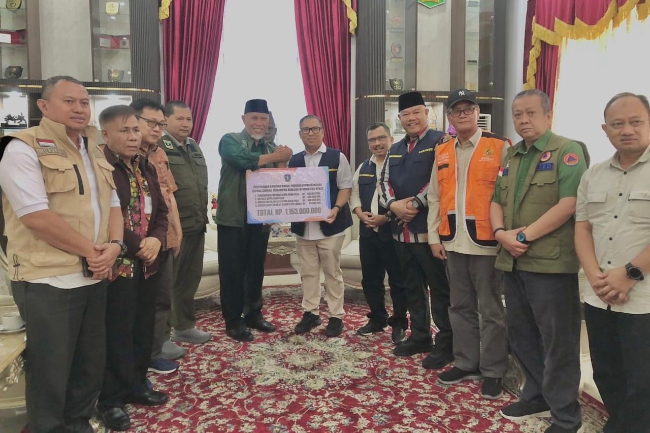Kepri Bergerak !! Bantuan Rp 1,15 Miliar Dikirim untuk Korban Banjir Sumatera Barat