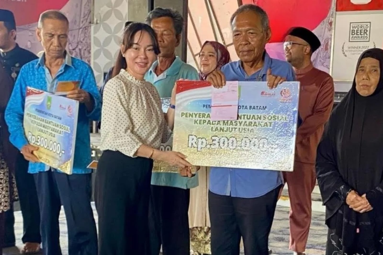 Bantu Keuangan Harian, Sebanyak 2000 Lansia di Batam Dapat Bansos,