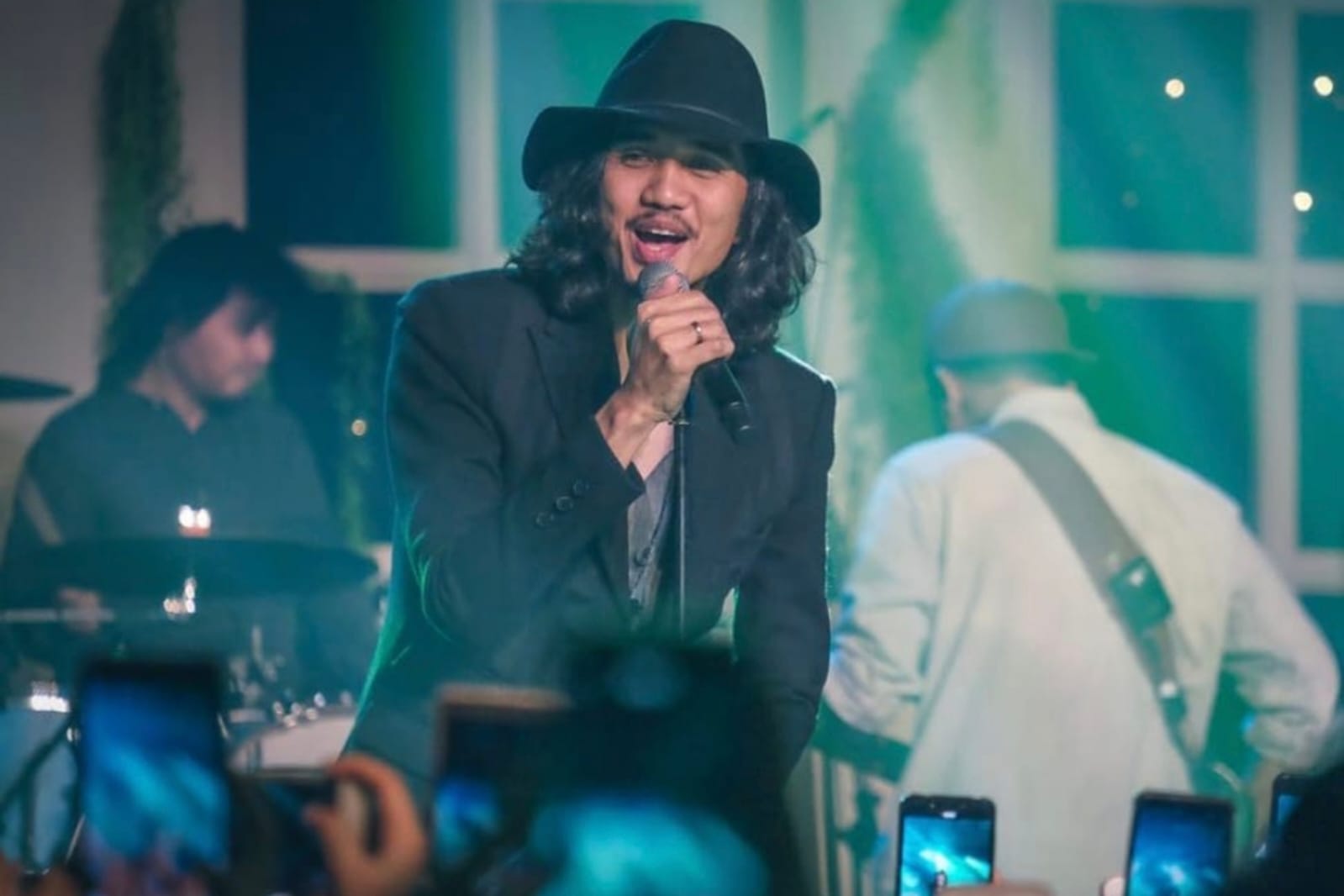 Musisi Duta Sheila On 7 Tunjukkan Cinta Manis ke Istri di Ulang Tahun ke 42
