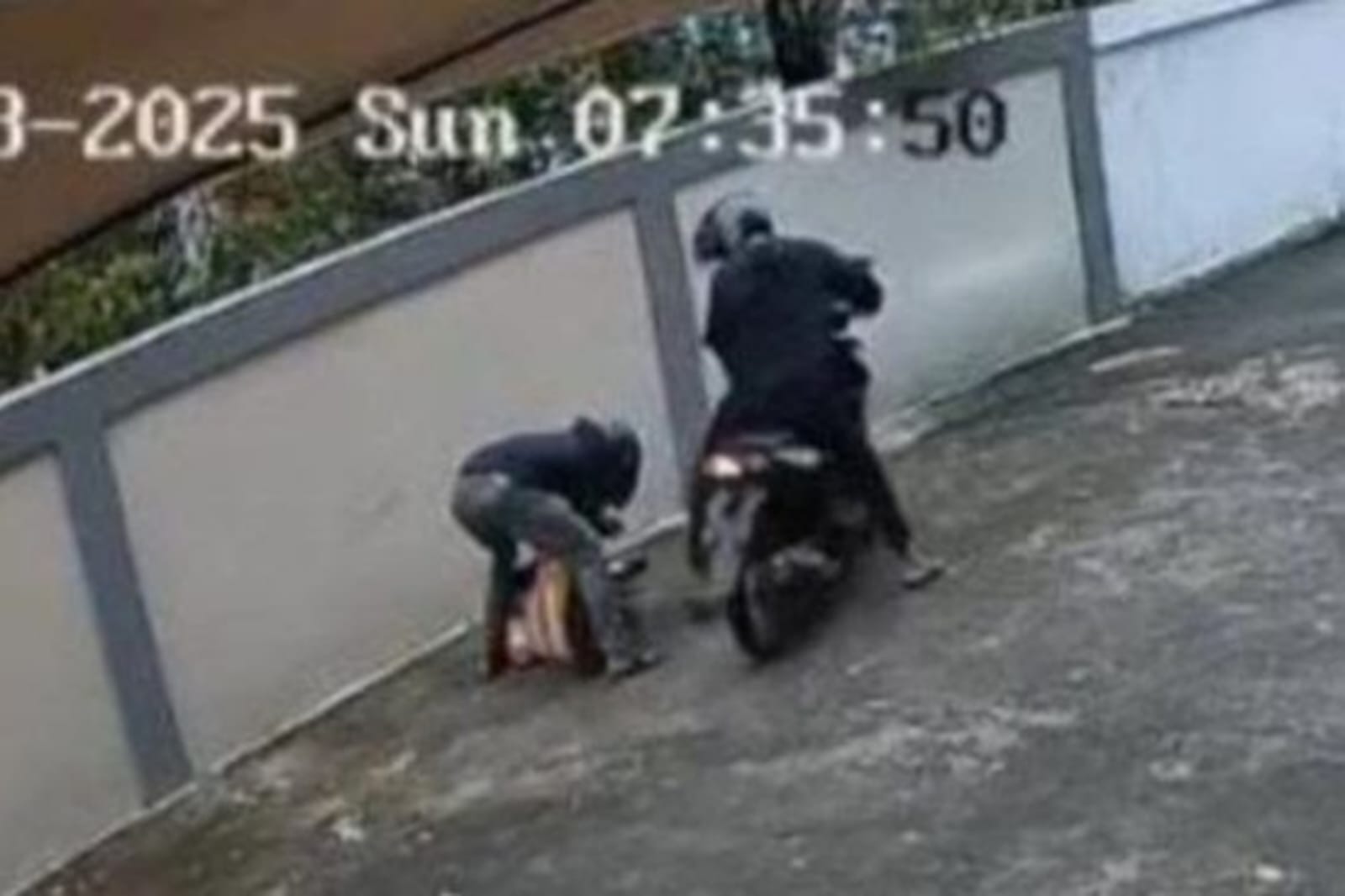 Viral Aksi Jambret di Batam, Korban Perempuan Terjatuh Usai Dikejar Pelaku