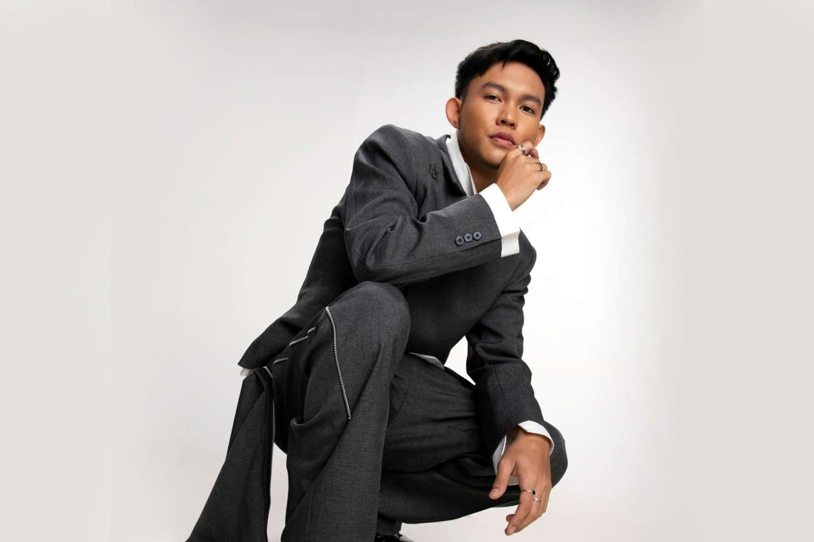 Lewat “Tuhan Tahu Kita Saling Cinta”, Fajar Noor Ungkap Kisah Cinta yang Mendalam