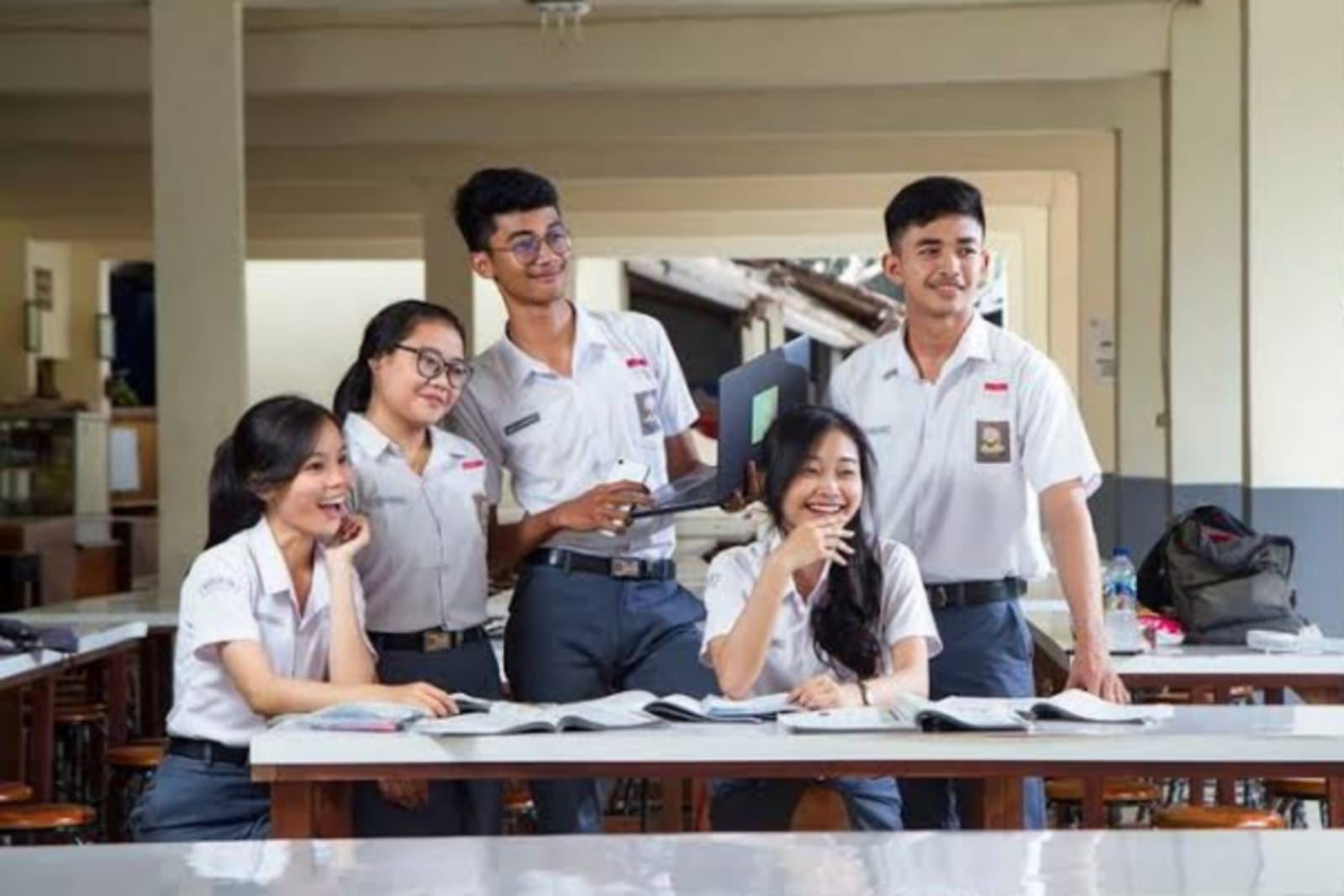 Seragam Gratis 2025, Siswa SMA dan SMK di Kepulauan Riau Hanya Dapat 1 Pasang