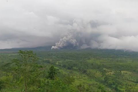 Status Awas Level IV, Gunung Semeru Catat Puluhan Gempa Erupsi