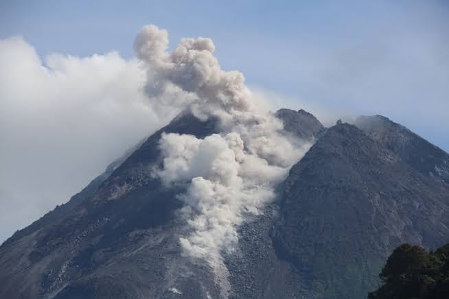 Aktivitas Gunung Merapi Meningkat, Warga Diminta Siaga Awan Panas dan Lahar Dingin