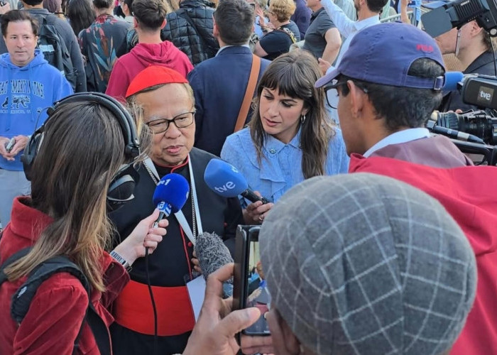Kardinal Ignatius Suharyo Tiba di Vatikan, Bawa Tas Kain & Tuai Pujian Warganet