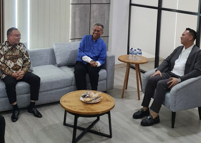 Melihat Gaya OOTD Raffi Ahmad dan Sufmi Dasco saat Bertemu Dahlan Iskan 