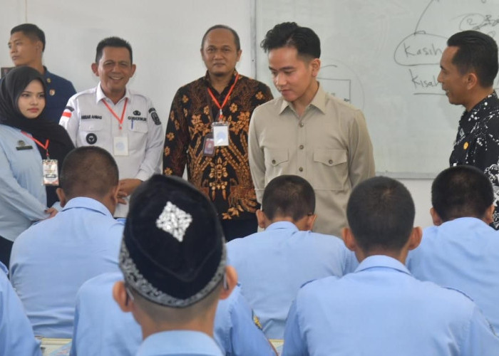 Gibran Pantau Langsung Distribusi Program MBG untuk Siswa SMK di Kepulauan Riau