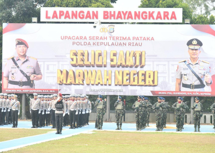 Sekdaprov Misni Hadiri Farewell and Welcome Parade Kapolda Kepri
