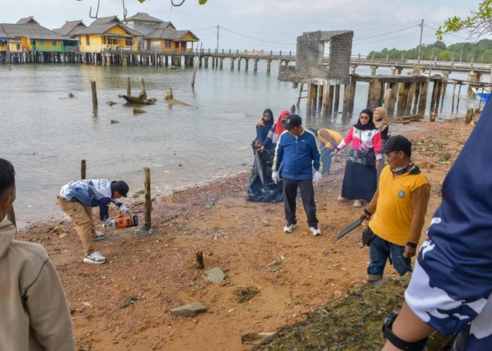 Pulau Penyengat Dibersihkan Bersama, Gubernur Ansar Ajak Warga Jaga Warisan 