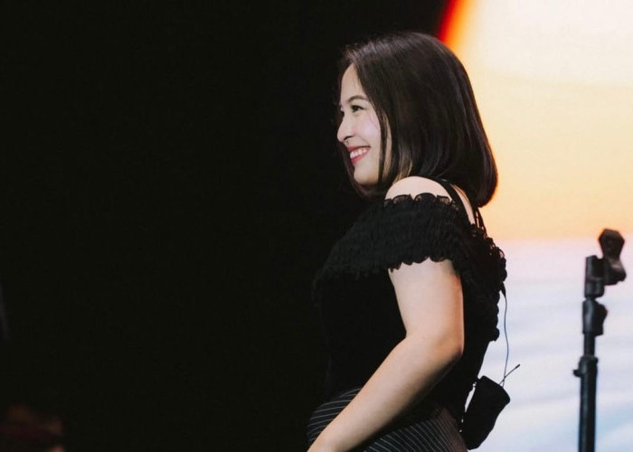 Bernadya Tampil Cantik, Penyanyi 'Kini Mereka Tahu' Pamer Rambut Pendek 